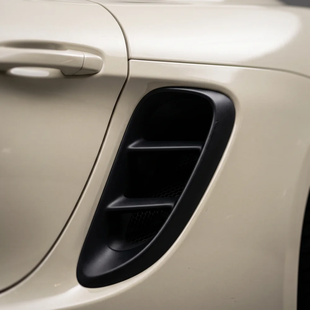 Close-up of the 718 Cayman side air intake