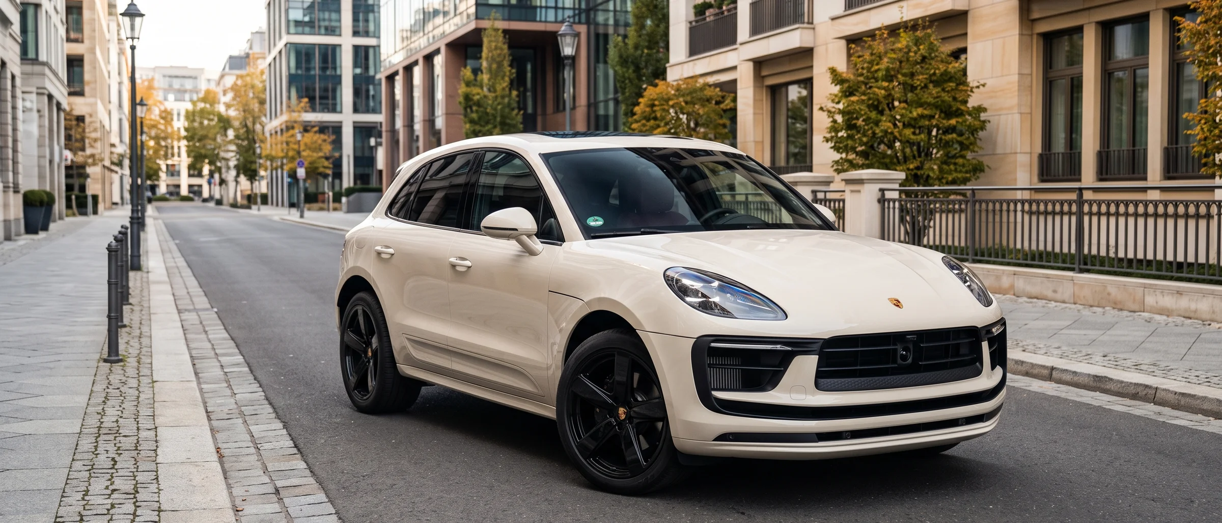 Macan in Ivory White in an urban setting